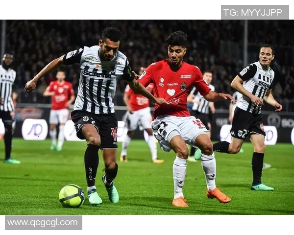 欧联杯精彩对决本菲卡与里昂战成平局数据分析揭示逆转瞬间的震撼时刻