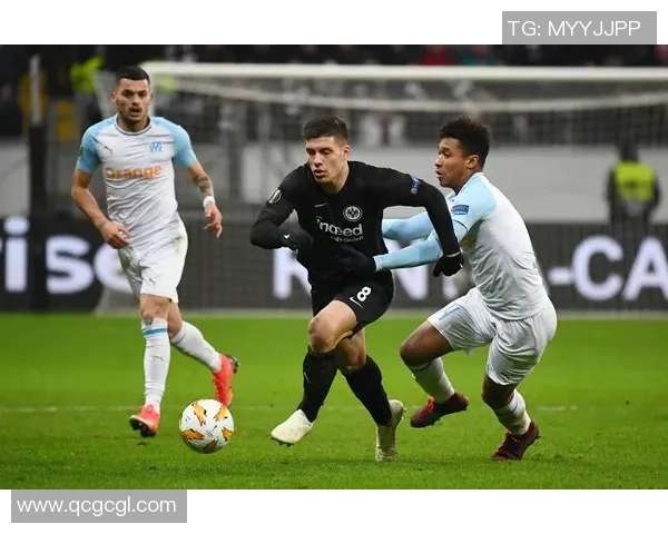 欧联杯激战：本菲卡险胜那不勒斯乌龙球成关键瞬间