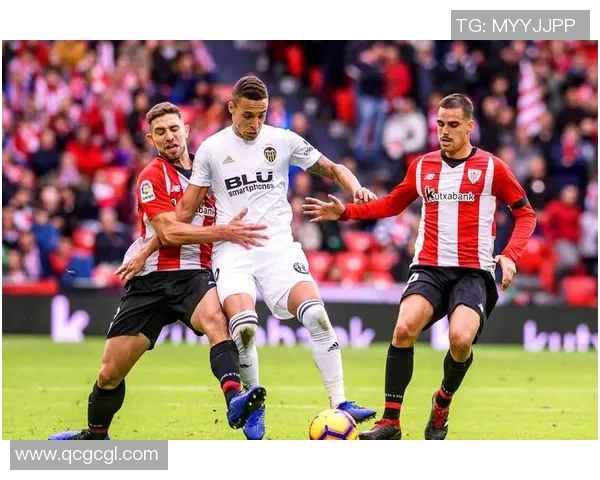 巴黎圣日耳曼大胜曼联五球零封全场数据分析引发热议