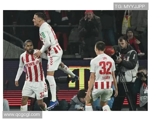 德甲激战:那不勒斯惊险逆转拜仁红牌争议引发全场热议 德甲激战:那不勒斯惊险逆转拜仁红牌争议引发全场热议