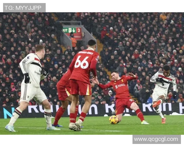 英超激战:那不勒斯以5-1大胜曼联红牌事件引发全场热议 英超激战:那不勒斯以5-1大胜曼联红牌事件引发全场热议